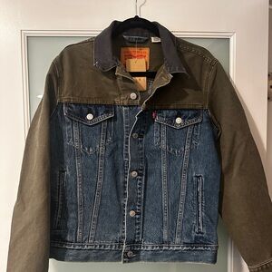 Levi’s Two-Tone Denim Trucker Jacket (Mens Sz Small. Great for women, too!) New.